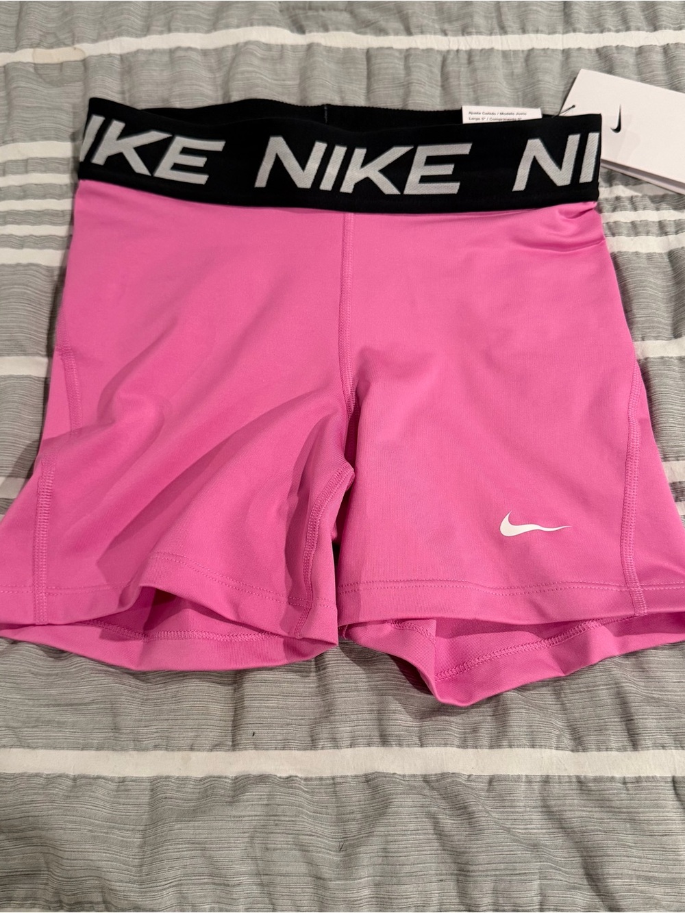 Nike Women's Victory mid-rise 5 inch short